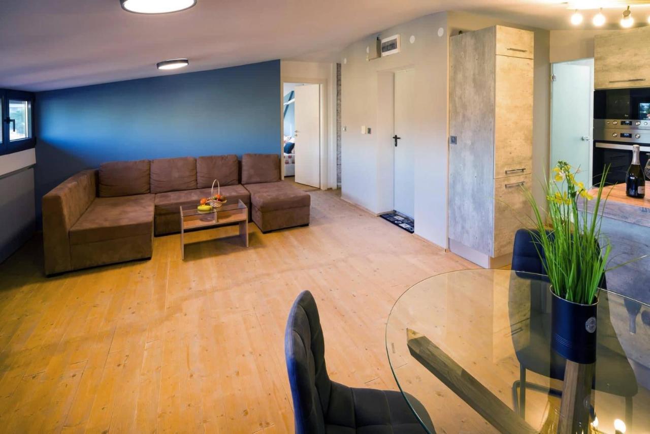 Peace & Quiet Apartment Burgas Bagian luar foto