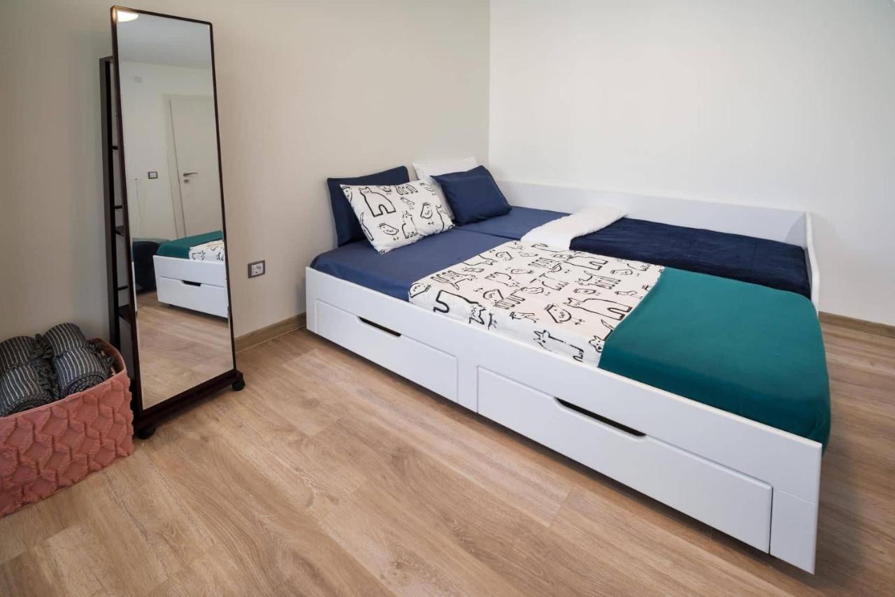 Peace & Quiet Apartment Burgas Bagian luar foto